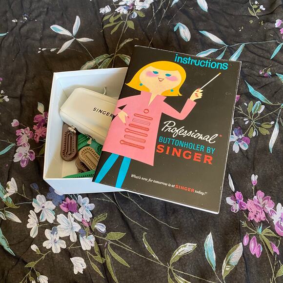 Singer Professional Buttonholer by Singer with Instructional Booklet Not Tested - Picture 10 of 12